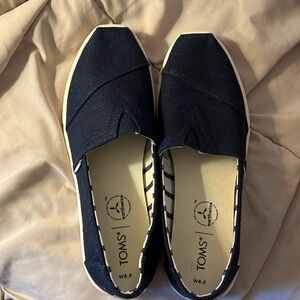 TOMS navy linen slip on sneakers, size or 8 1/2